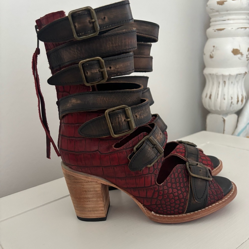 Freebird by Steven - ‘Bond’ in Red and Brown sz 7 - Picture 3 of 10